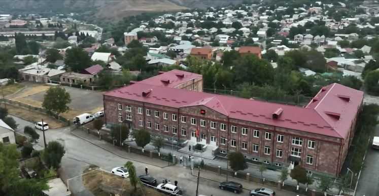 Վնաձորի վերանորոգված թիվ 8 և թիվ 9 դպրոցները  հանձնվեցին աշակերտներին